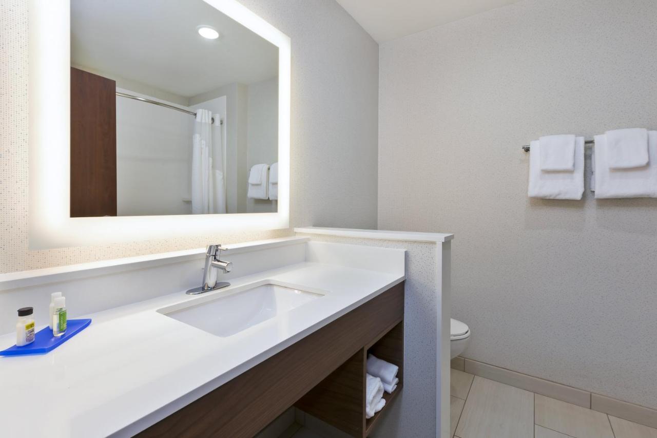 Holiday Inn Express & Suites - Painesville - Concord By Ihg Bagian luar foto