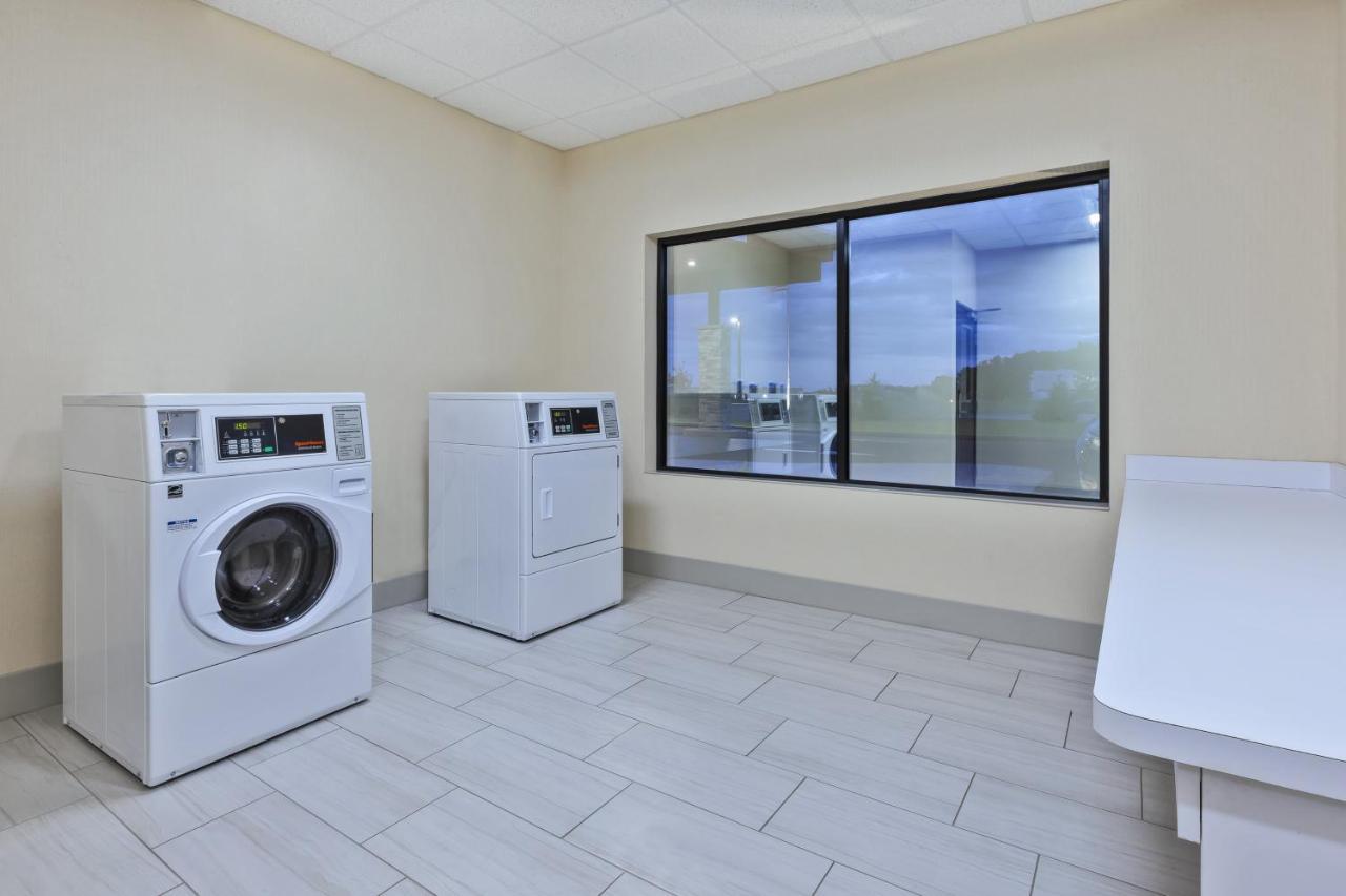 Holiday Inn Express & Suites - Painesville - Concord By Ihg Bagian luar foto